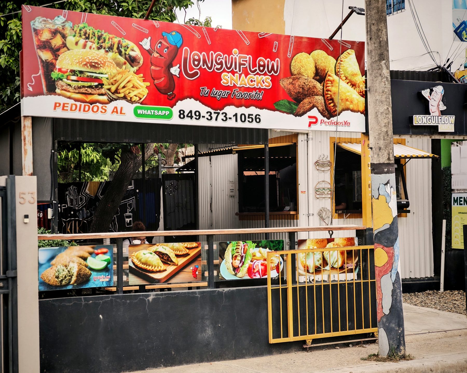 Fachada de Longuiflow Snacks en Av. Hermanos Gutiérrez #81